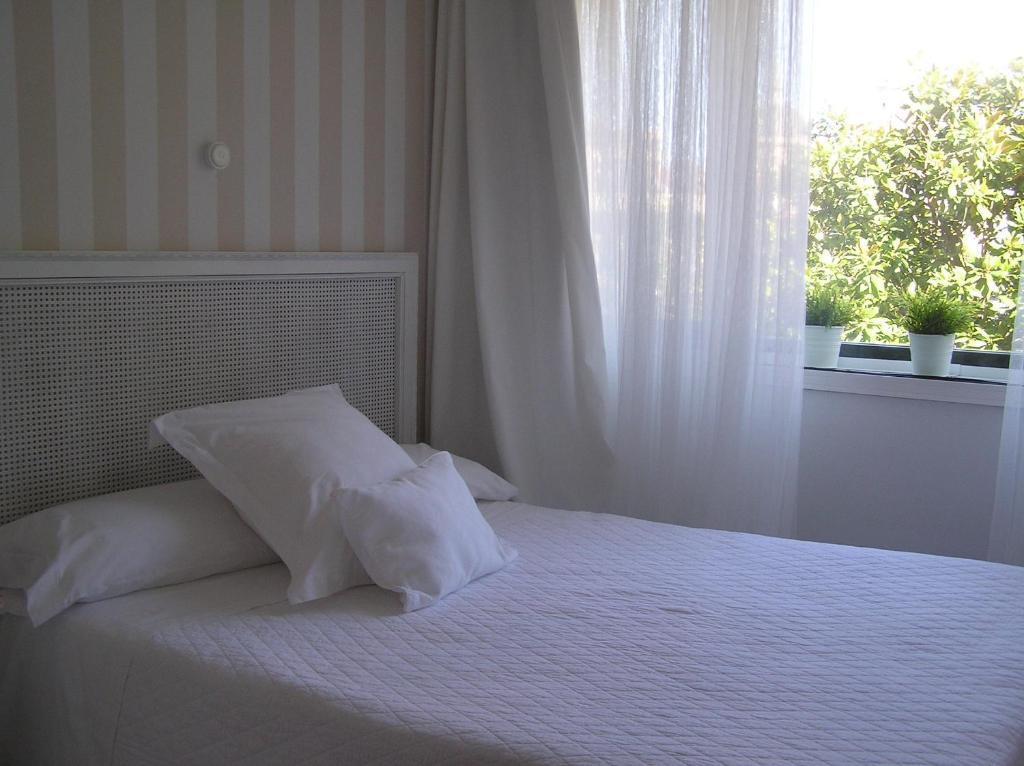 Hotel Central By Myhousespain Gijon Room photo