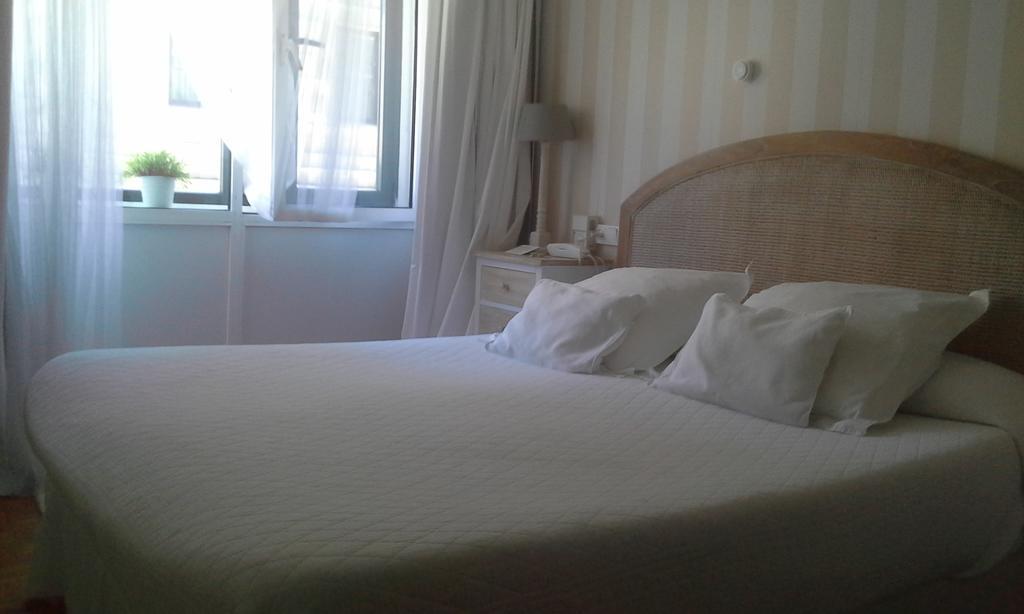 Hotel Central By Myhousespain Gijon Room photo